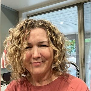 Meet your Posher, Lori
